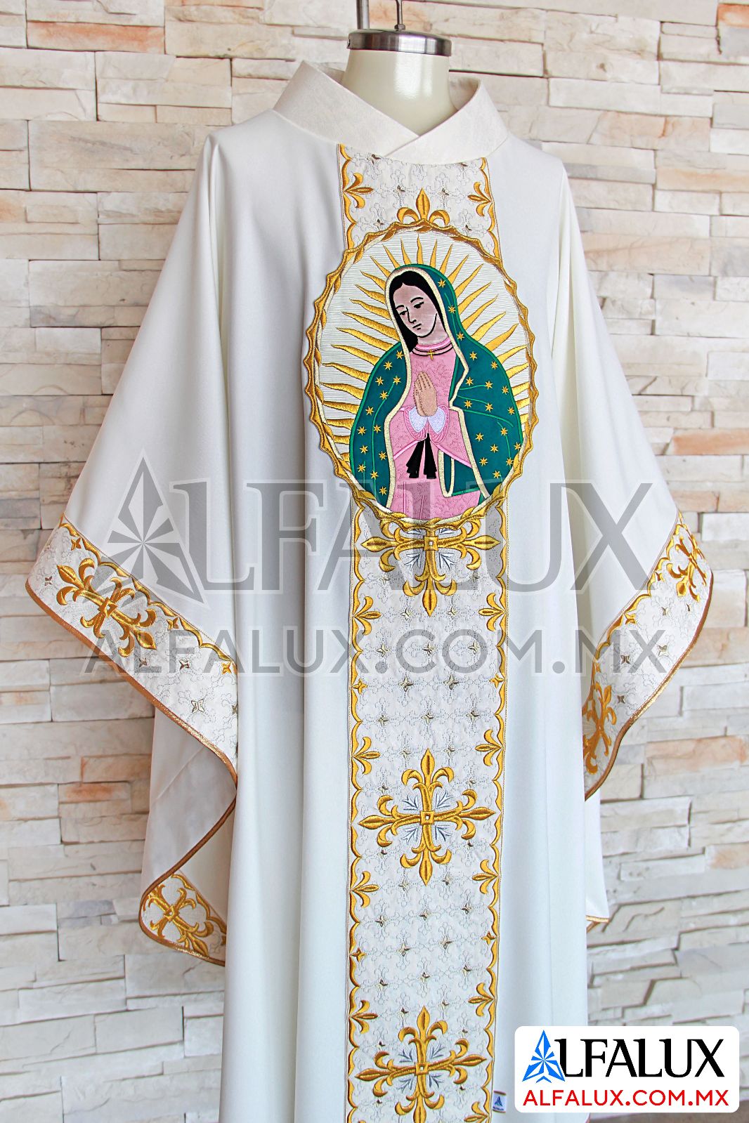 06 FLOR LIZ Casulla Alfalux Blanco Laterales Medallon Virgen 340 (10)